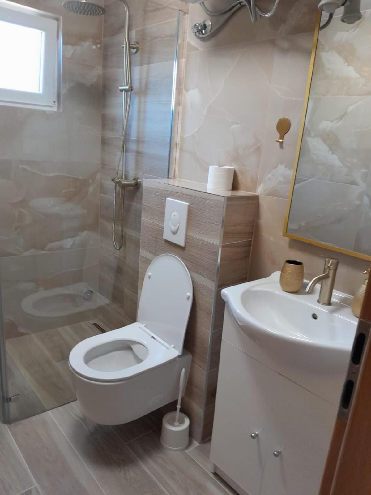 Apartmani M I R J A N A Vinišće Eksteriør bilde