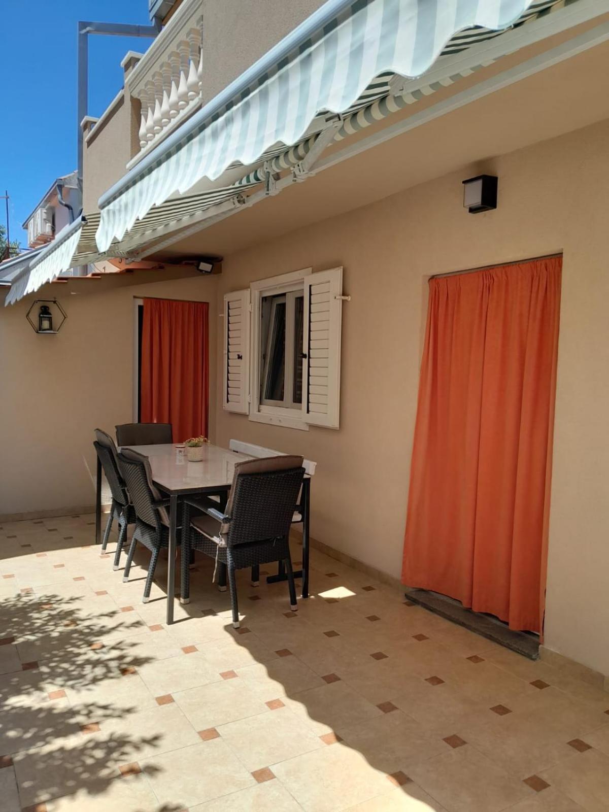 Apartmani M I R J A N A Vinišće Eksteriør bilde