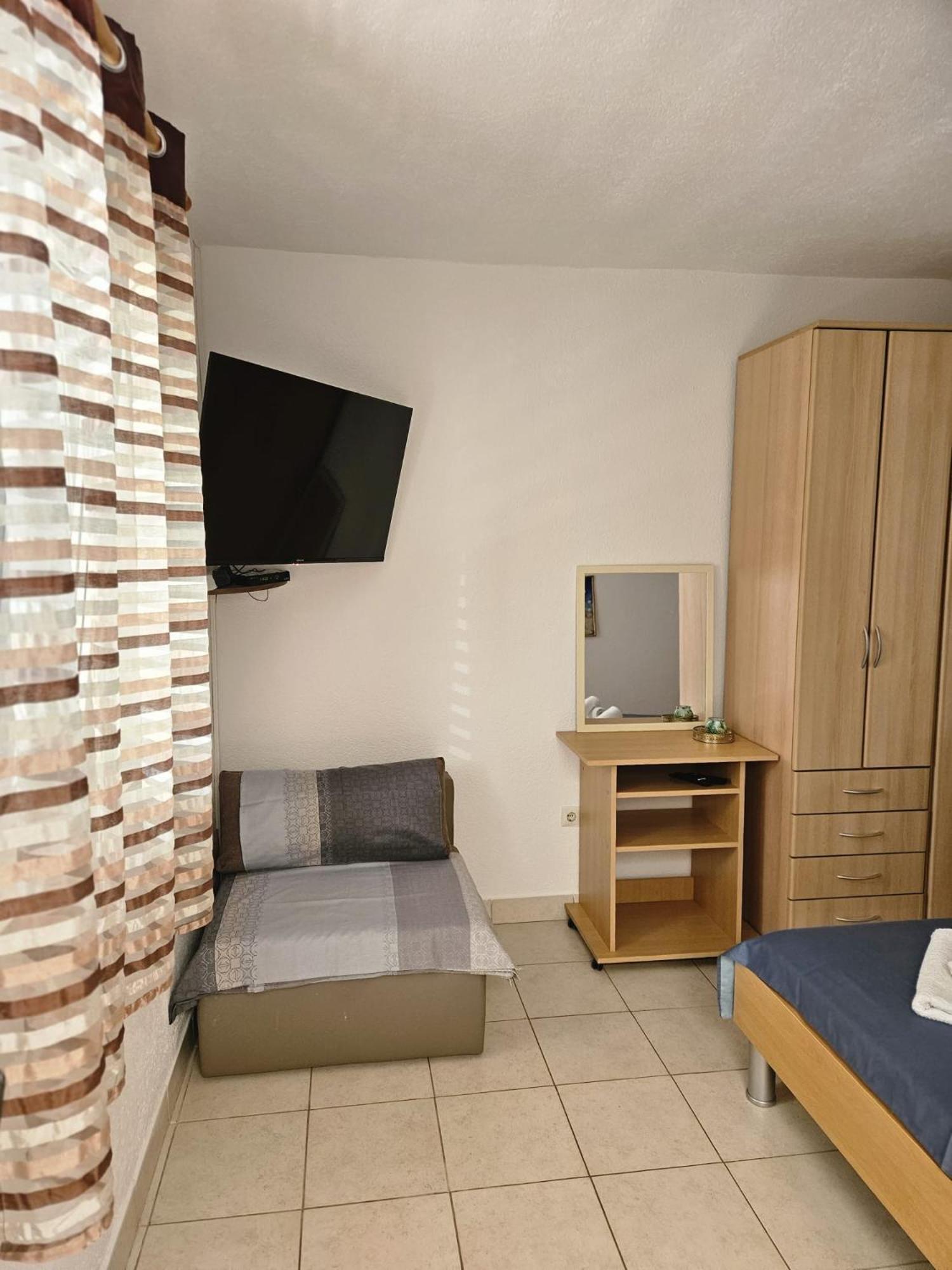 Apartmani M I R J A N A Vinišće Eksteriør bilde