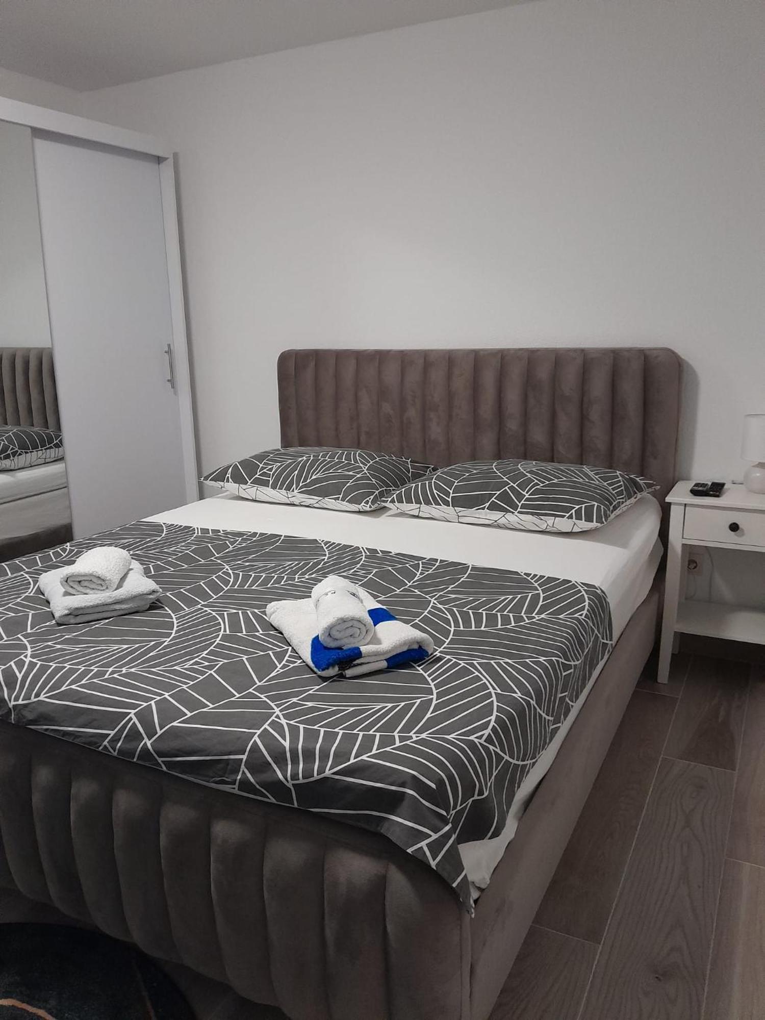 Apartmani M I R J A N A Vinišće Eksteriør bilde